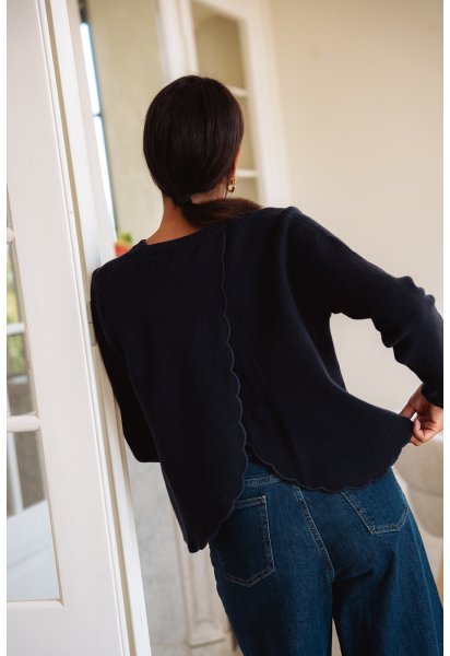 Pull Ayla - Pull marine manches longues encolure ronde ouverture dos festonnée - Douze Juin
