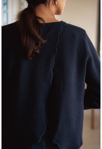 Pull Ayla - Pull marine manches longues encolure ronde ouverture dos festonnée - Douze Juin