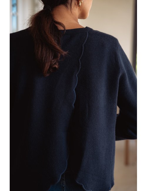 Pull Ayla - Pull marine manches longues encolure ronde ouverture dos festonnée - Douze Juin