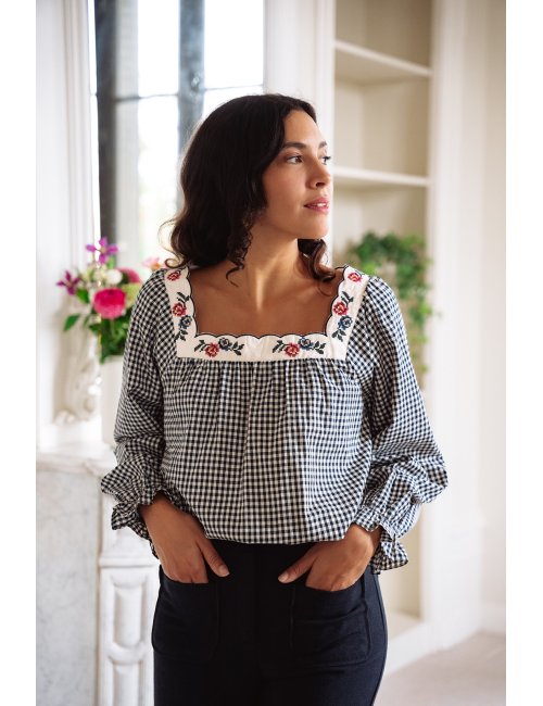 Blouse Orphée - Blouse carreaux marine manches longues encolure carrée festonnée - Douze Juin
