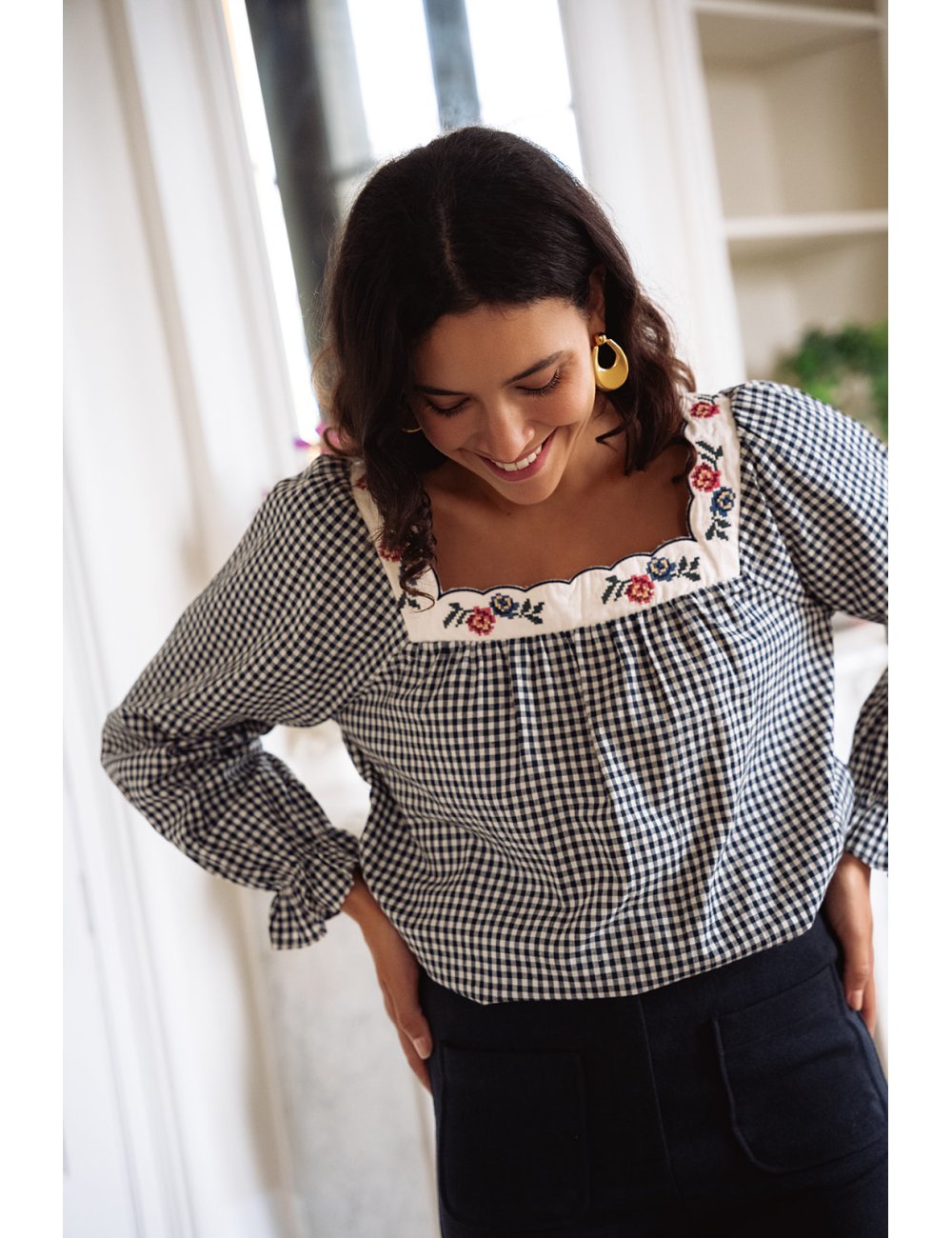 Blouse Orphée - Blouse carreaux marine manches longues encolure carrée festonnée - Douze Juin