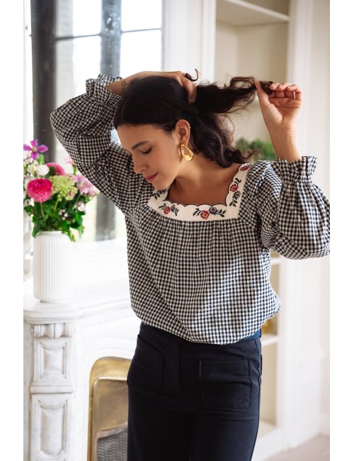 Blouse Orphée - Blouse carreaux marine manches longues encolure carrée festonnée - Douze Juin