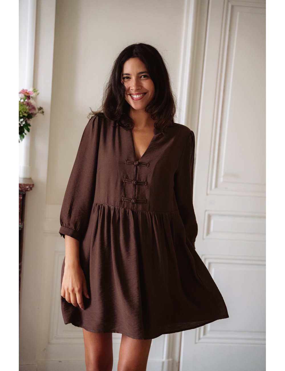 Robe Alba choco - Robe courte marron manches trois-quarts col V brandebourg doublée - Douze Juin