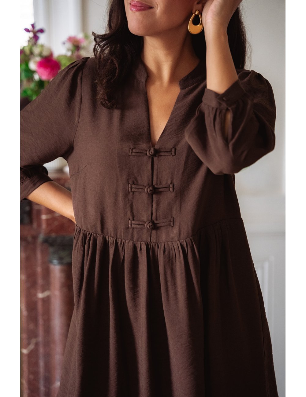Robe Alba choco - Robe courte marron manches trois-quarts col V brandebourg doublée - Douze Juin