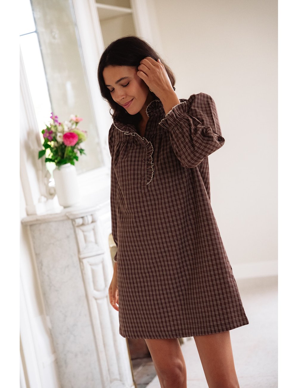 Robe Ambre choco - Robe courte carreaux marrons manches longues col volant - Douze Juin