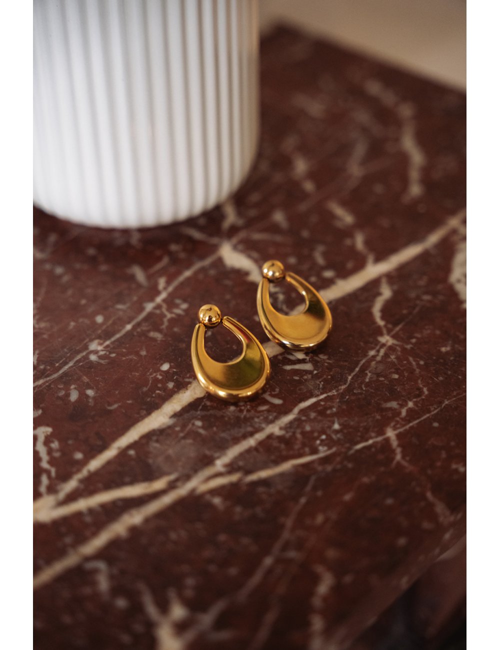 BO créoles Sylvia - Boucles d'oreilles pendantes dorées forme goutte ajourée - Douze Juin